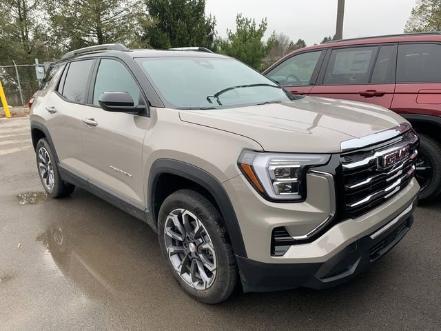 Used 2025 GMC Terrain Elevation w/ Elevation Premium Package image 8