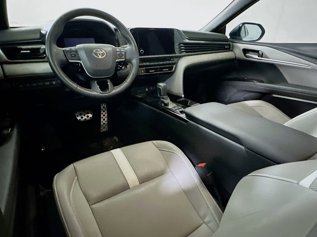 Used 2025 Toyota Camry SE w/ Convenience Package image 14