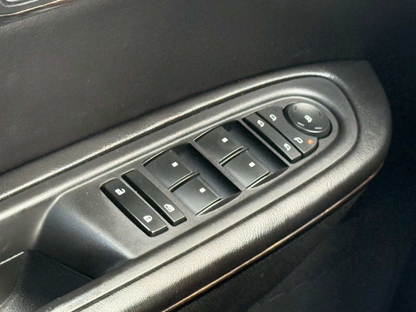 Used 2015 GMC Acadia Denali image 38