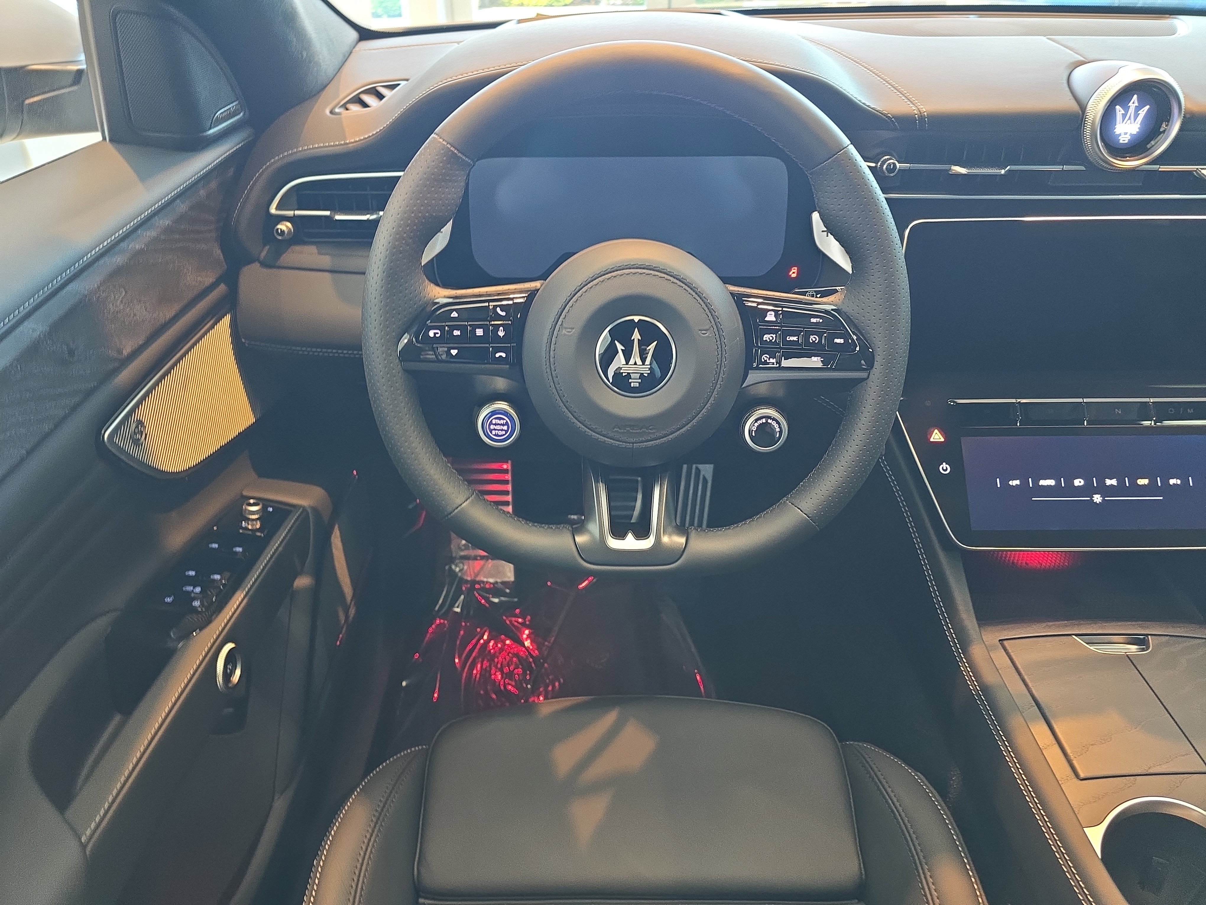 New 2025 Maserati Grecale Modena image 13