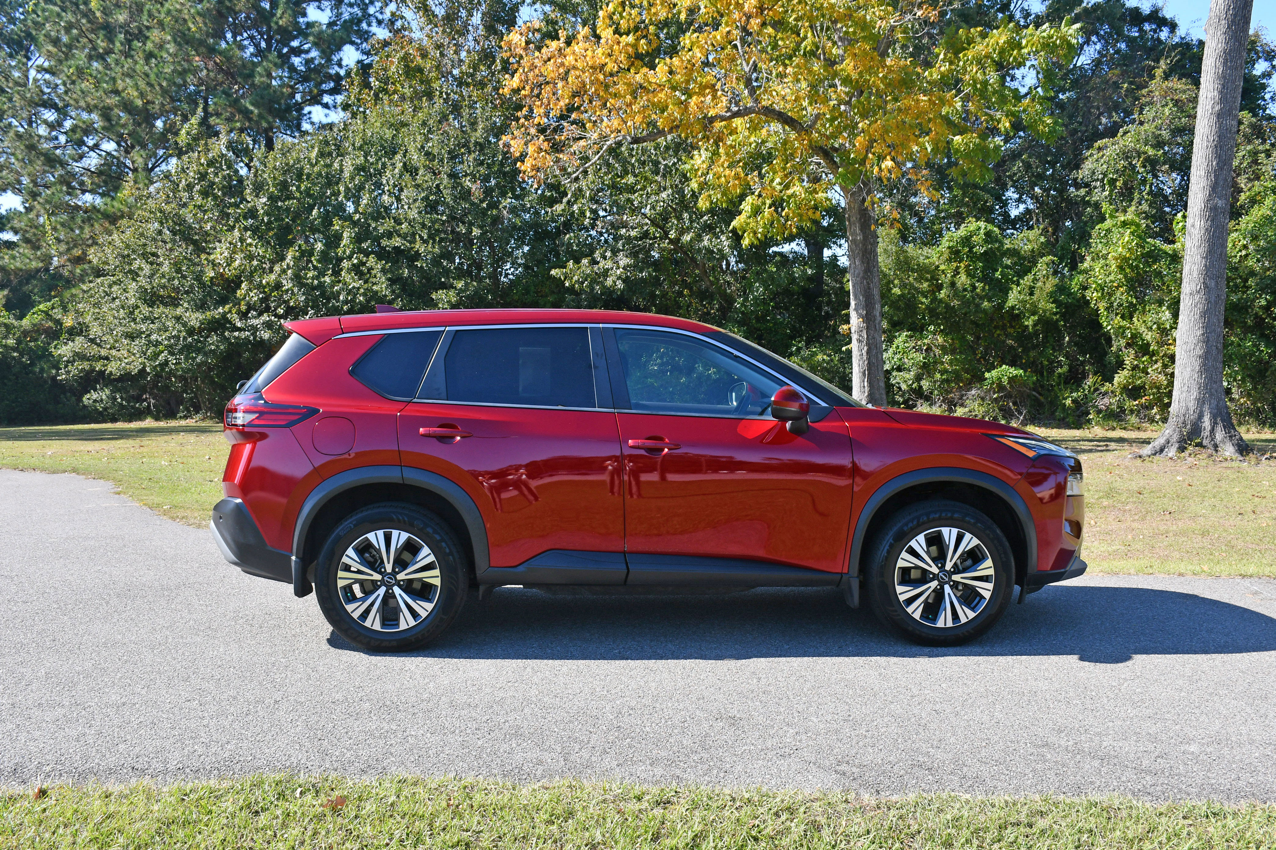 Used 2022 Nissan Rogue SV image 5