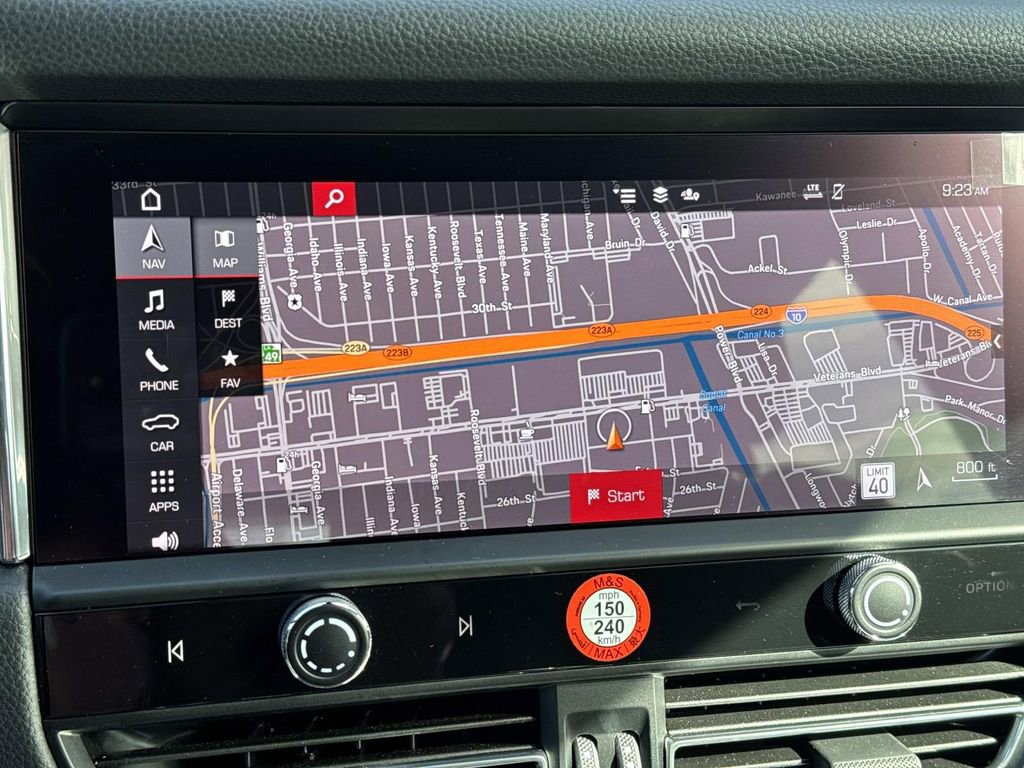 Certified 2025 Porsche Macan image 27