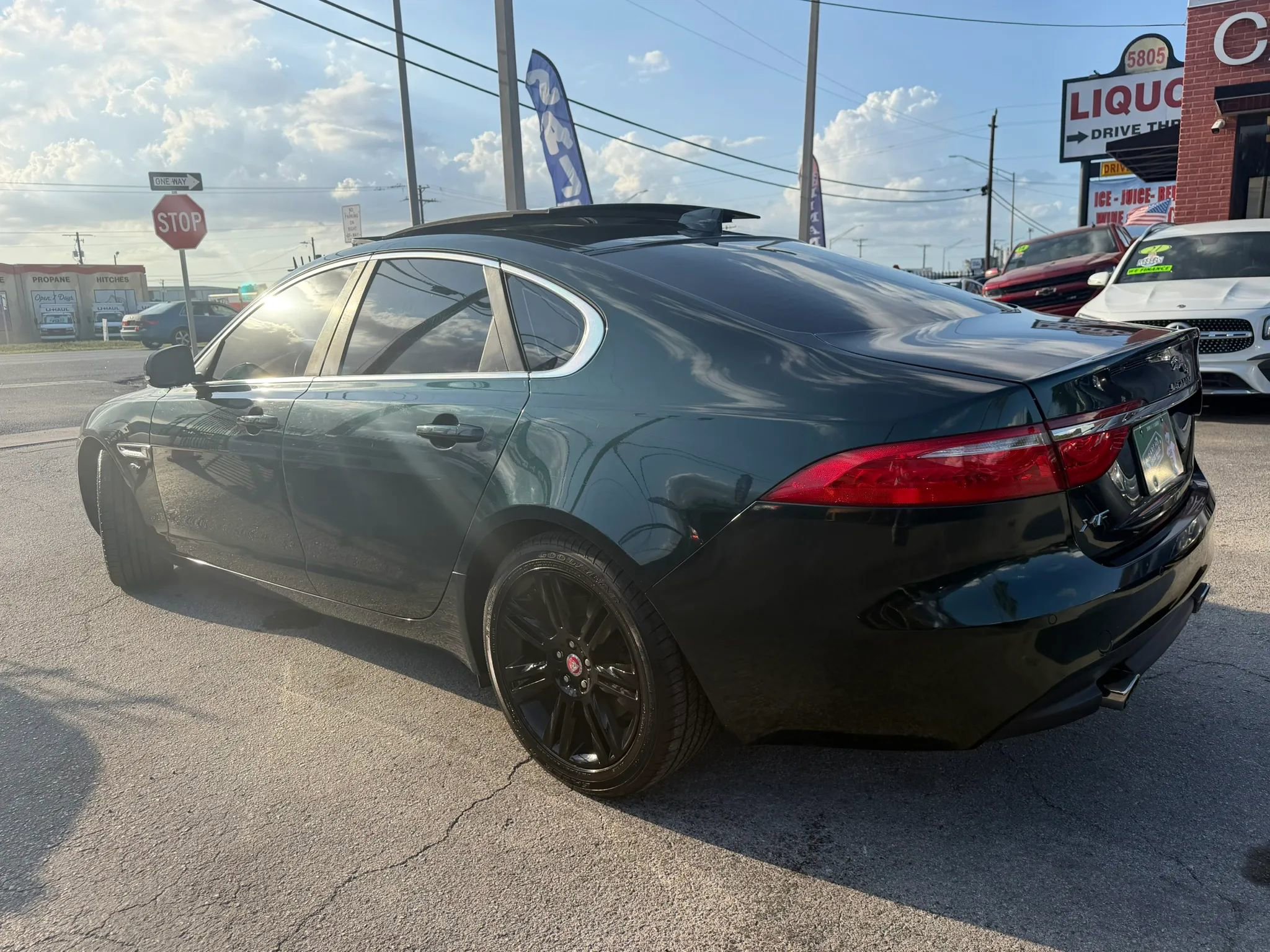 Used 2016 Jaguar XF Premium RWD image 6