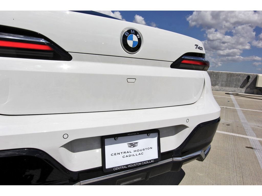 Used 2025 BMW 740i image 29