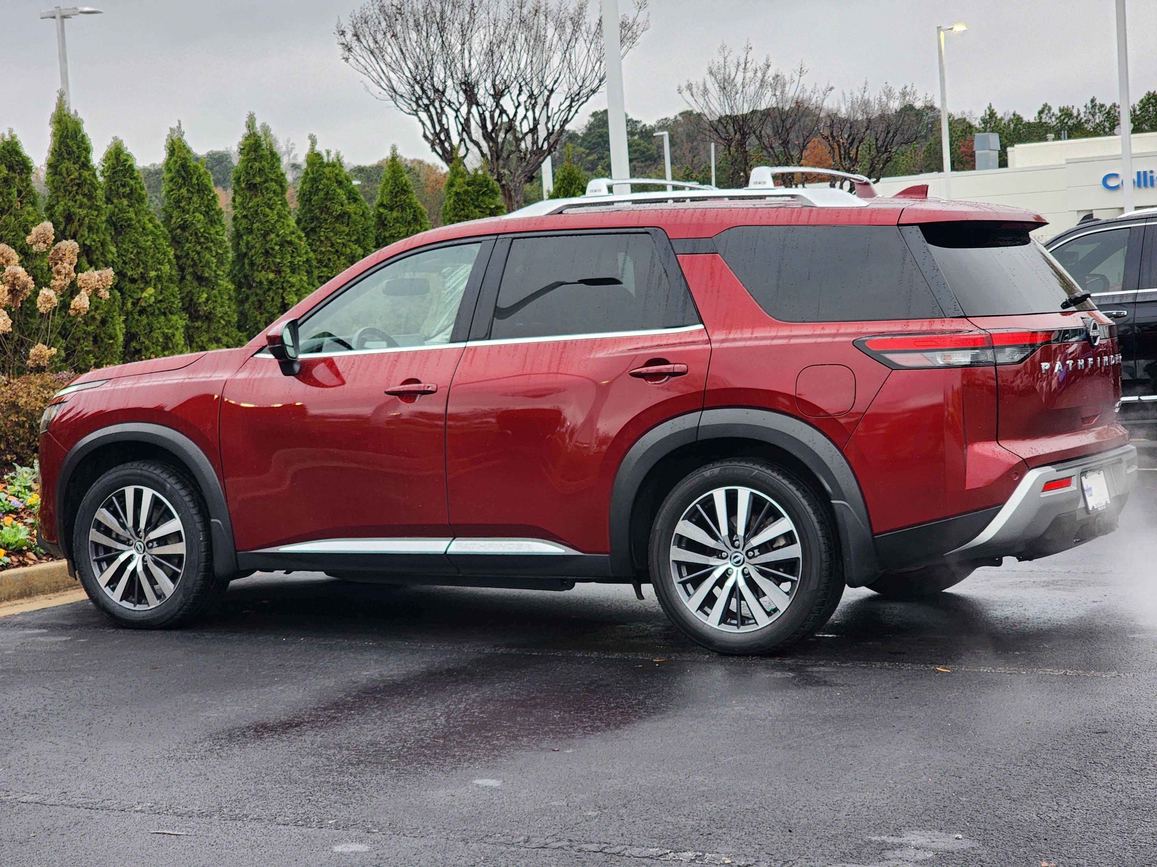 Used 2022 Nissan Pathfinder Platinum w/ Cargo Package image 8