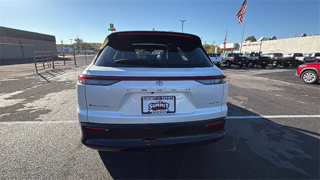 New 2025 Toyota Crown Signia image 4