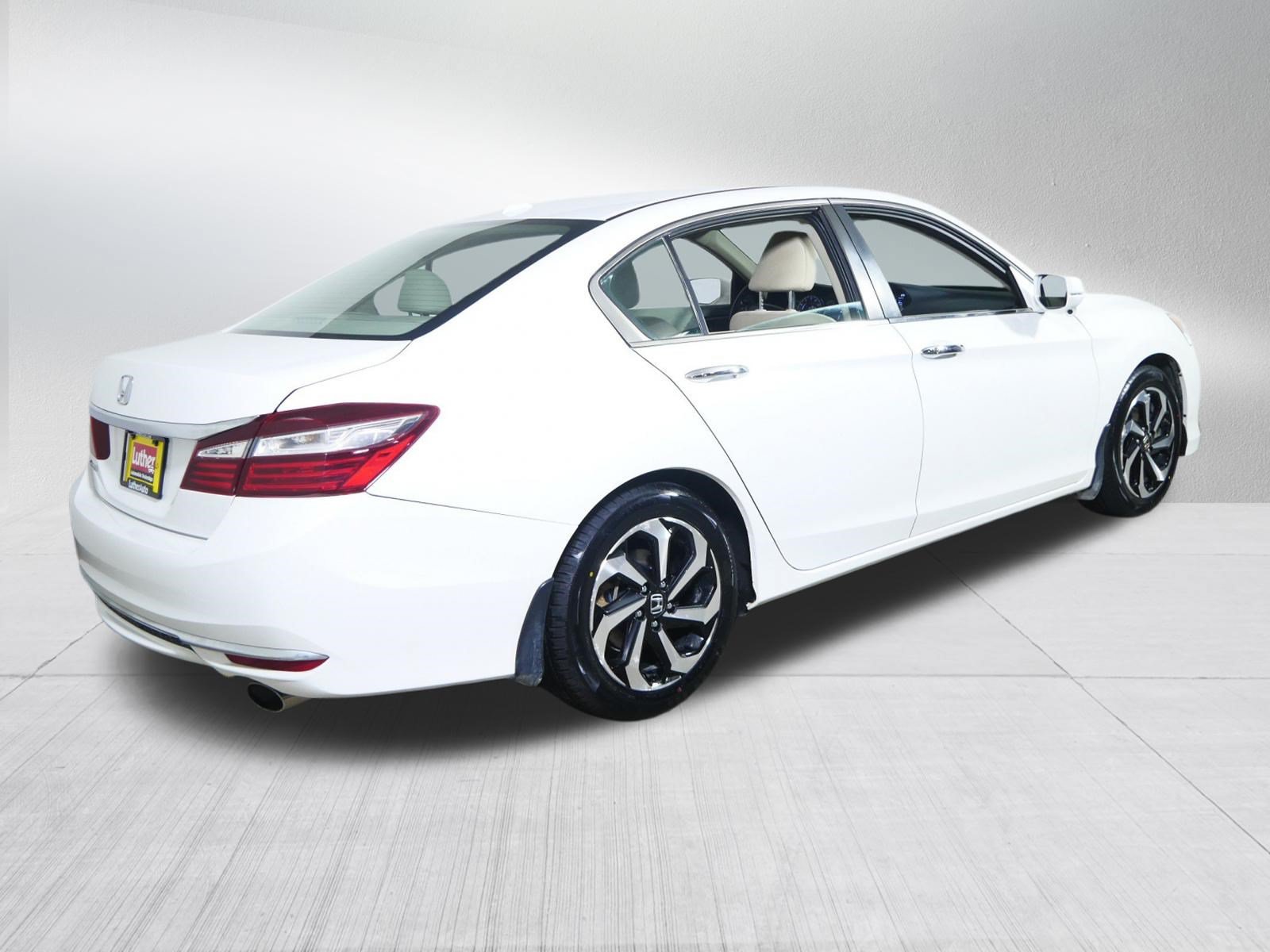 Used 2017 Honda Accord EX image 7