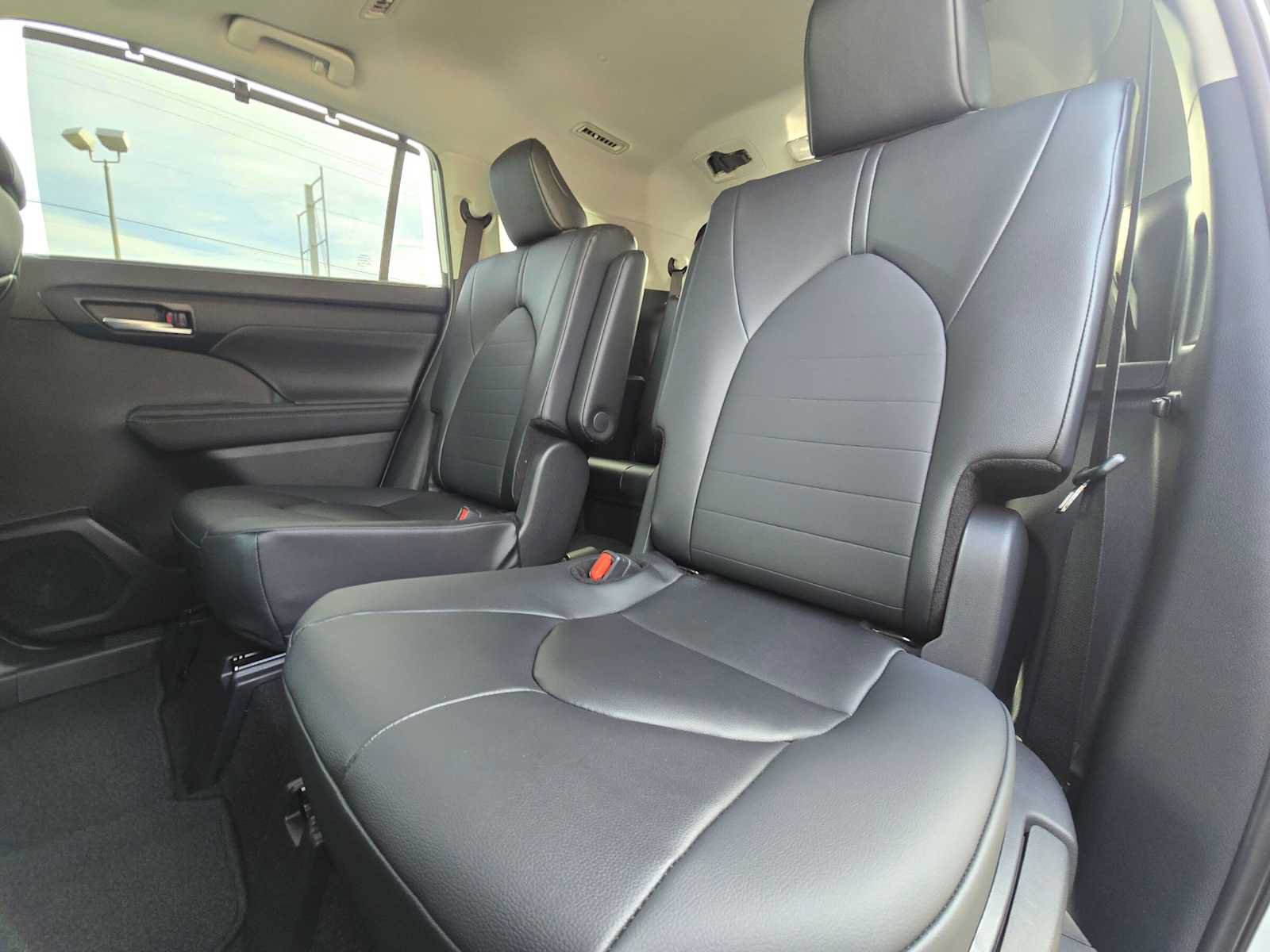 Used 2026 Toyota Highlander XLE AWD/4WD image 17
