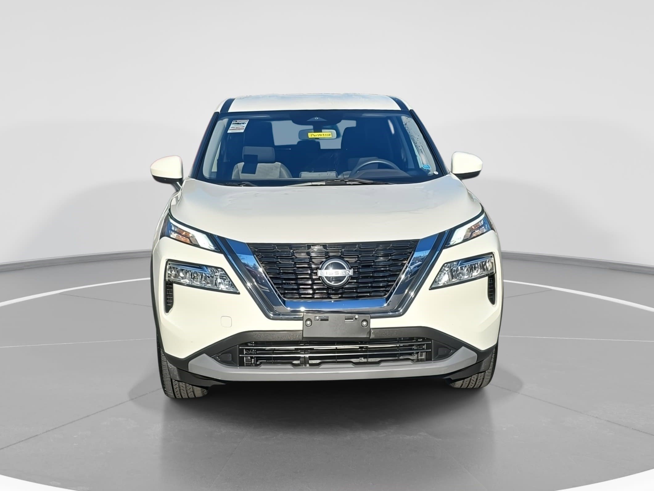 Used 2023 Nissan Rogue SV image 2