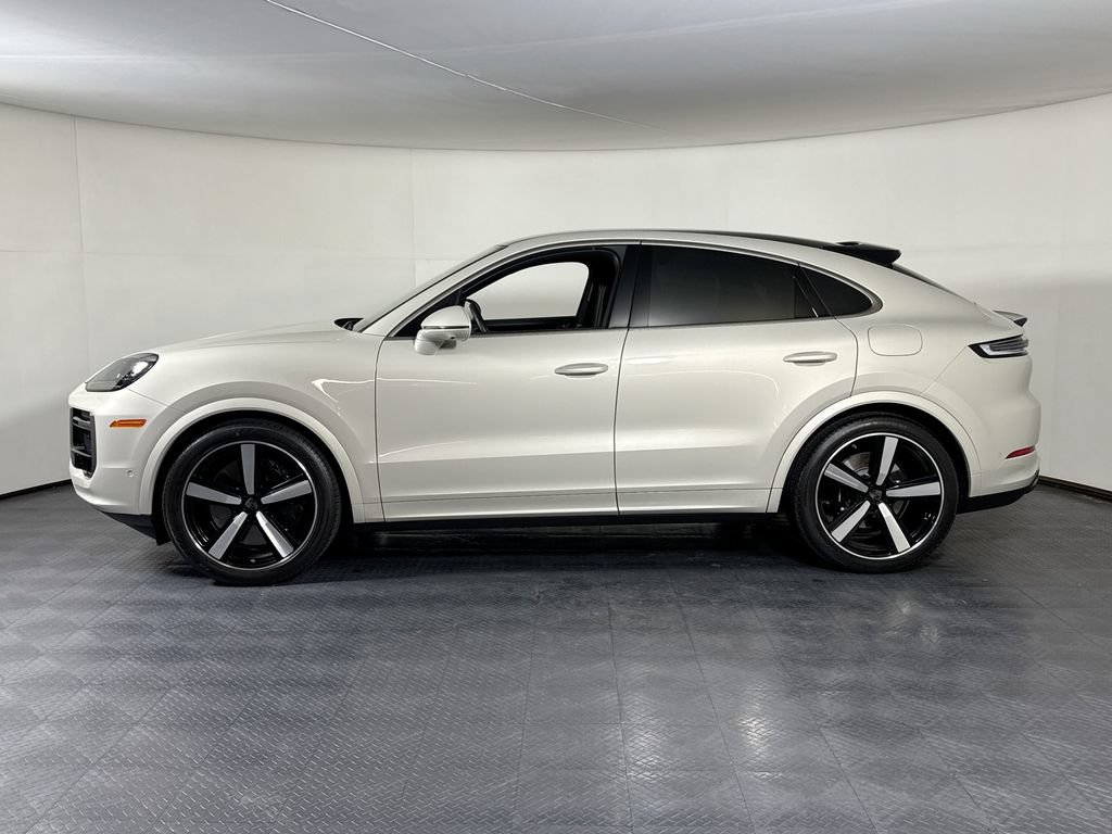 Certified 2025 Porsche Cayenne Turbo AWD/4WD image 2