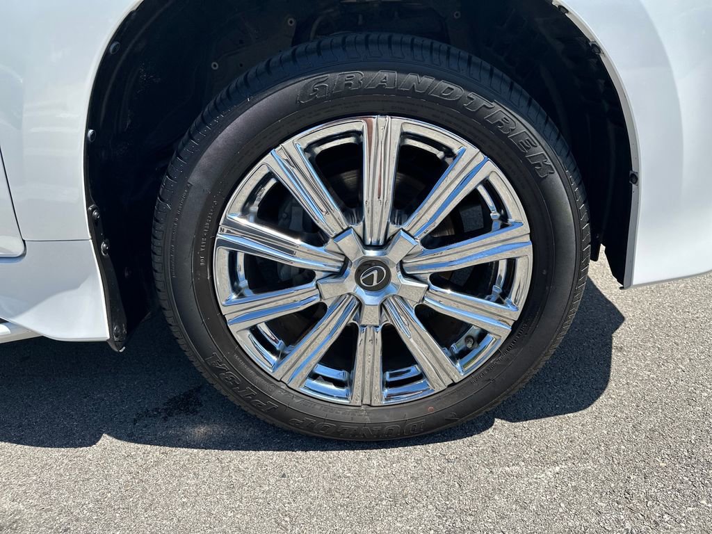 Used 2020 Lexus LX 570 4WD w/ Luxury Package image 13