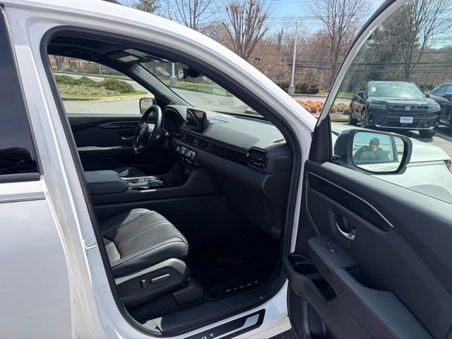 Certified 2025 Honda Pilot Black Edition image 29