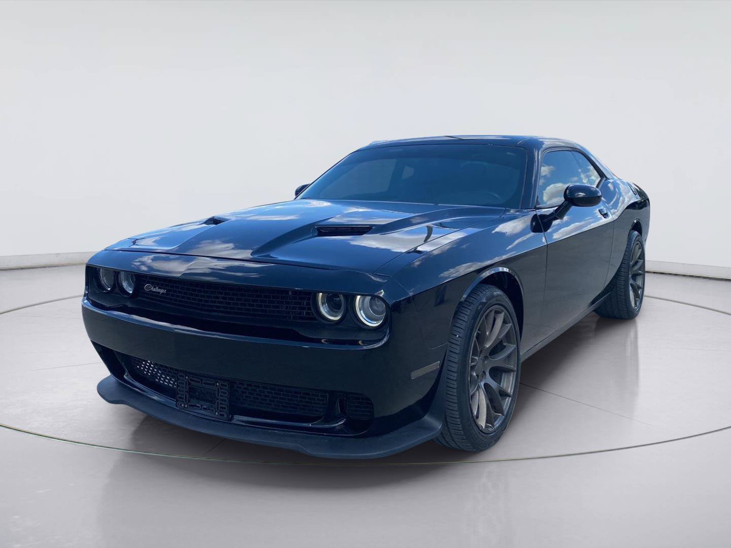 Used 2018 Dodge Challenger SXT w/ Blacktop Package RWD image 1