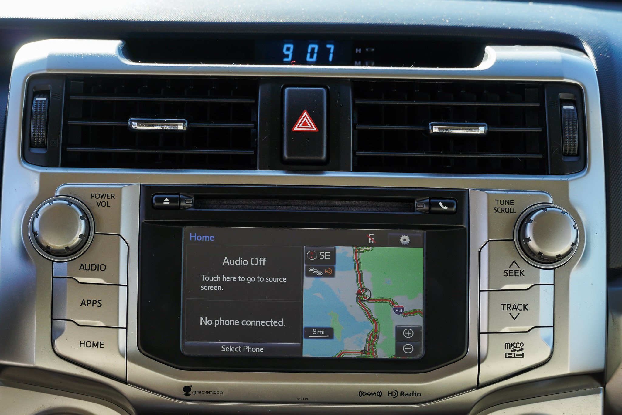Used 2018 Toyota 4Runner SR5 AWD/4WD image 31