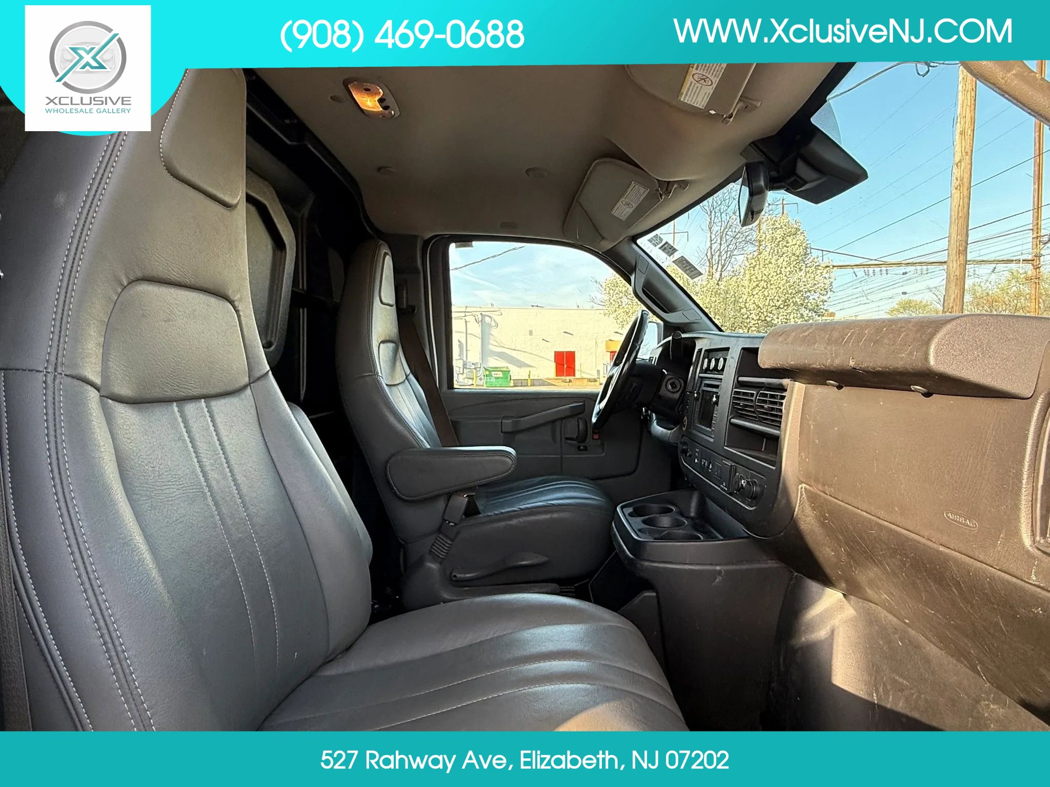 Used 2019 Chevrolet Express 2500 w/ Driver Convenience Package RWD image 12