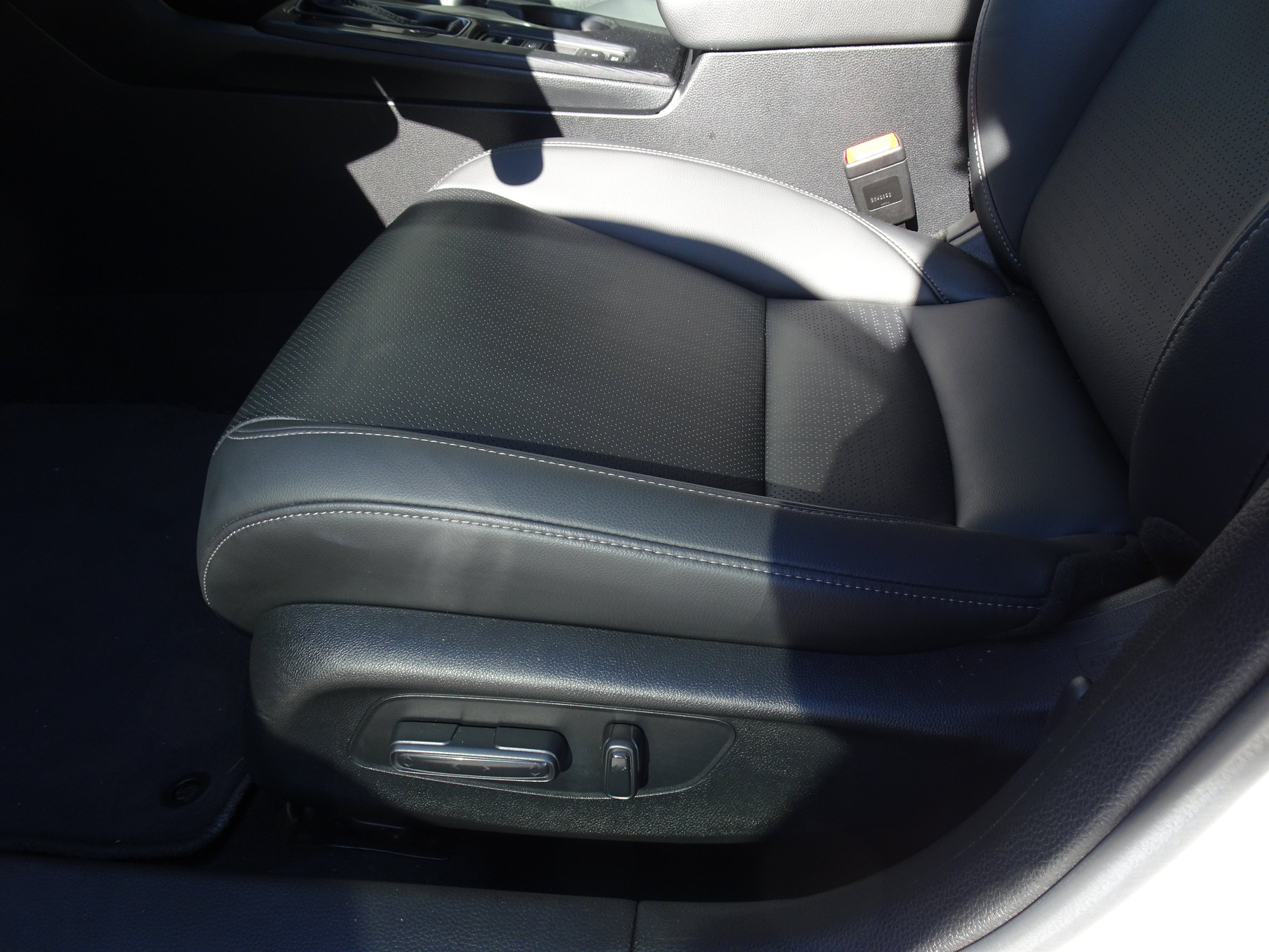 Used 2023 Honda Civic Touring image 9