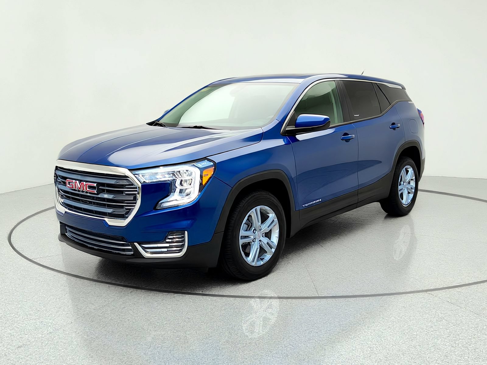Used 2024 GMC Terrain SLE AWD/4WD image 2