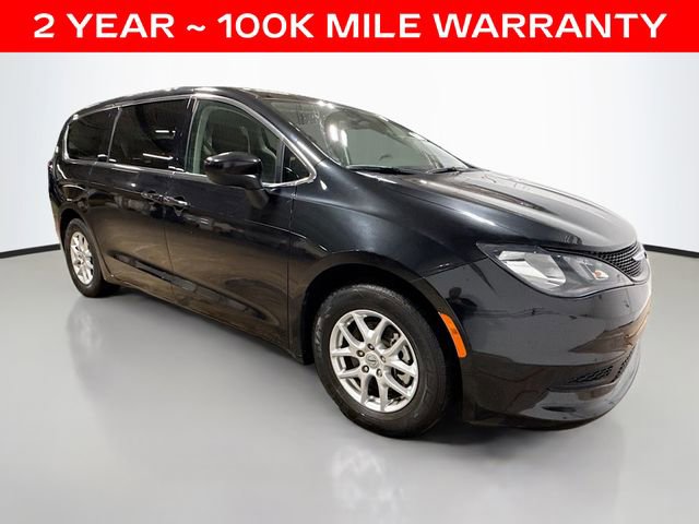 Used 2022 Chrysler Voyager LX image 5