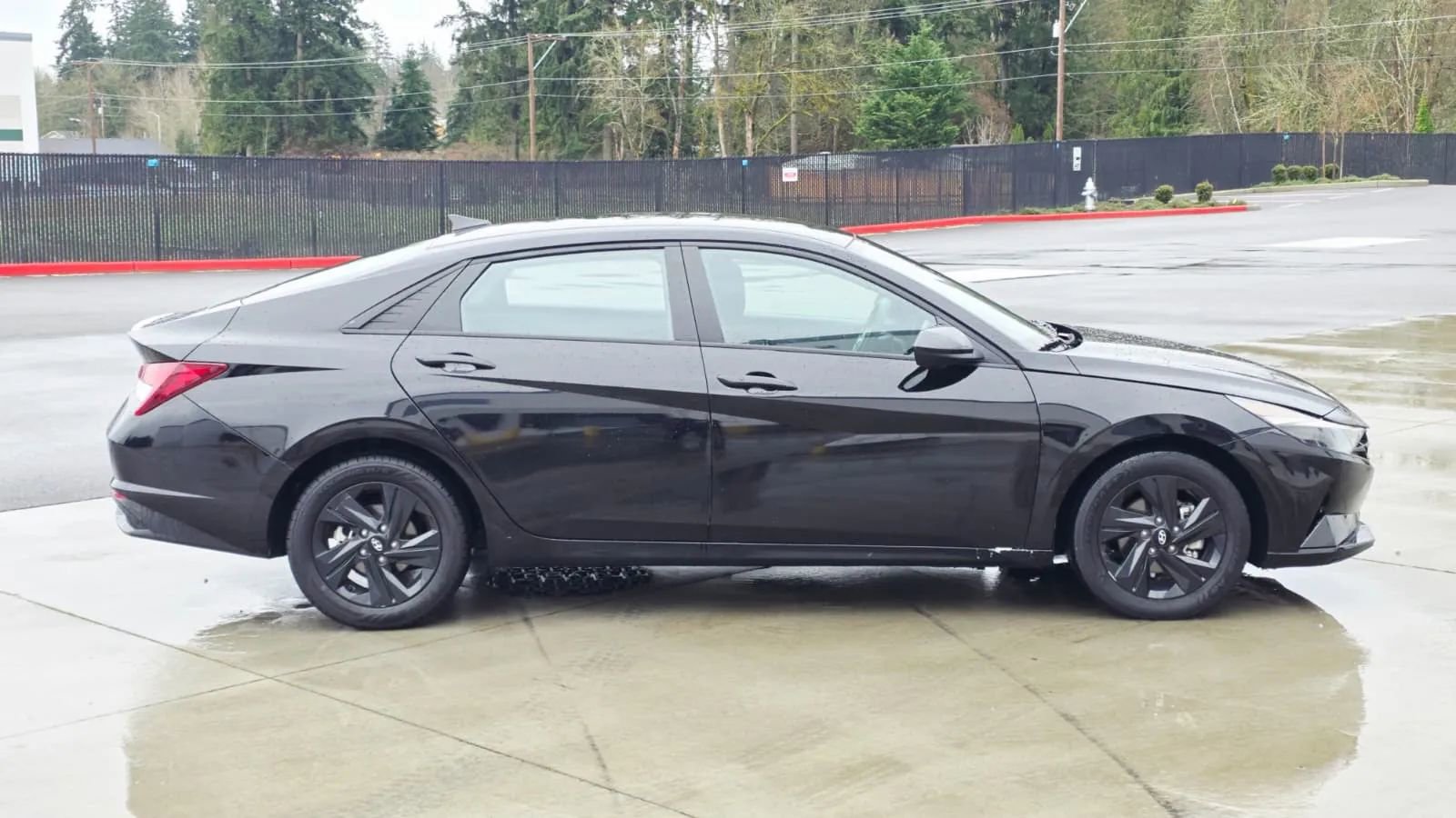 Used 2023 Hyundai Elantra SEL w/ Cargo Package image 6