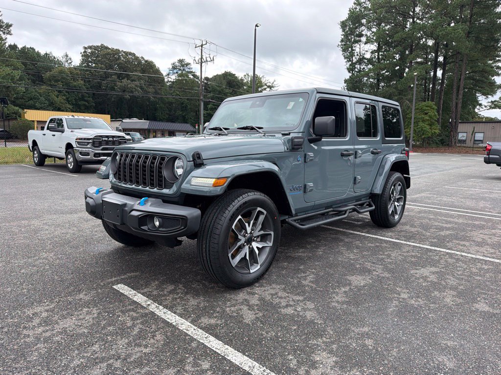 Used 2024 Jeep Wrangler Unlimited w/ Convenience Group AWD/4WD image 2