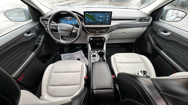 Certified 2023 Ford Escape Platinum w/ Class II Trailer Tow Package image 12