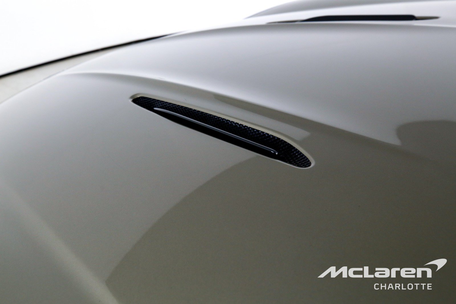 Used 2026 Aston Martin V8 Vantage S RWD image 31