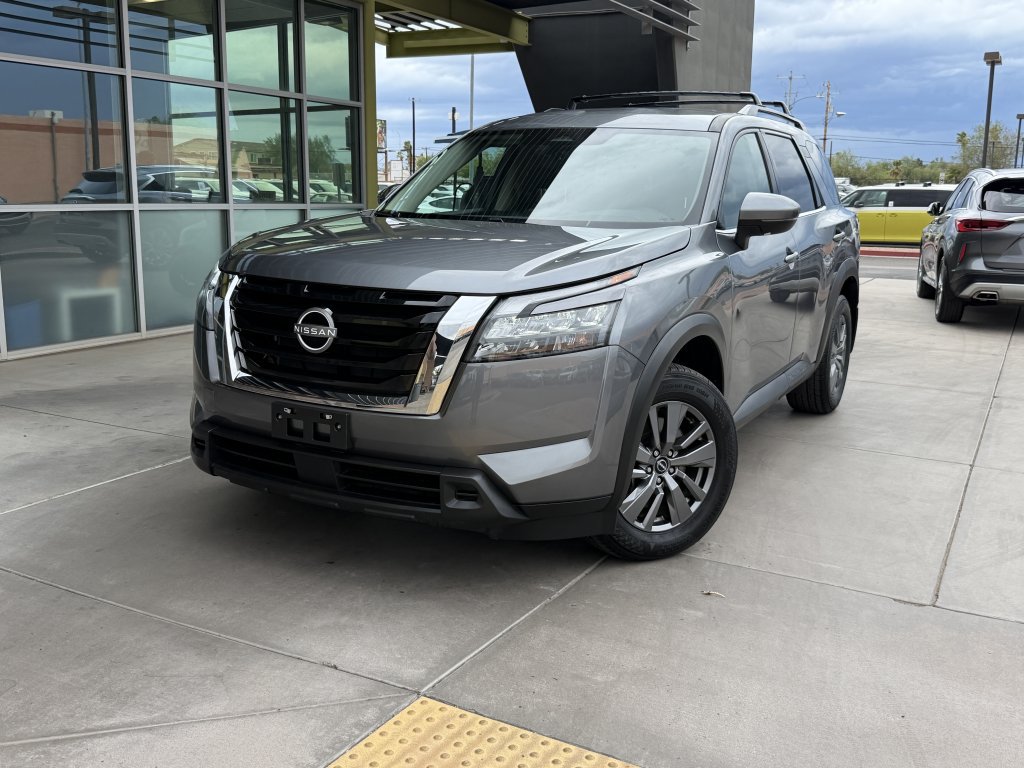 Used 2025 Nissan Pathfinder SV FWD image 2