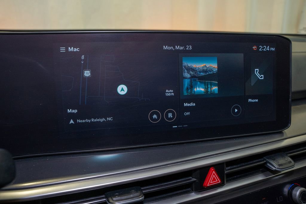 Used 2024 Kia Sorento S w/ Panoramic Sunroof Package image 13