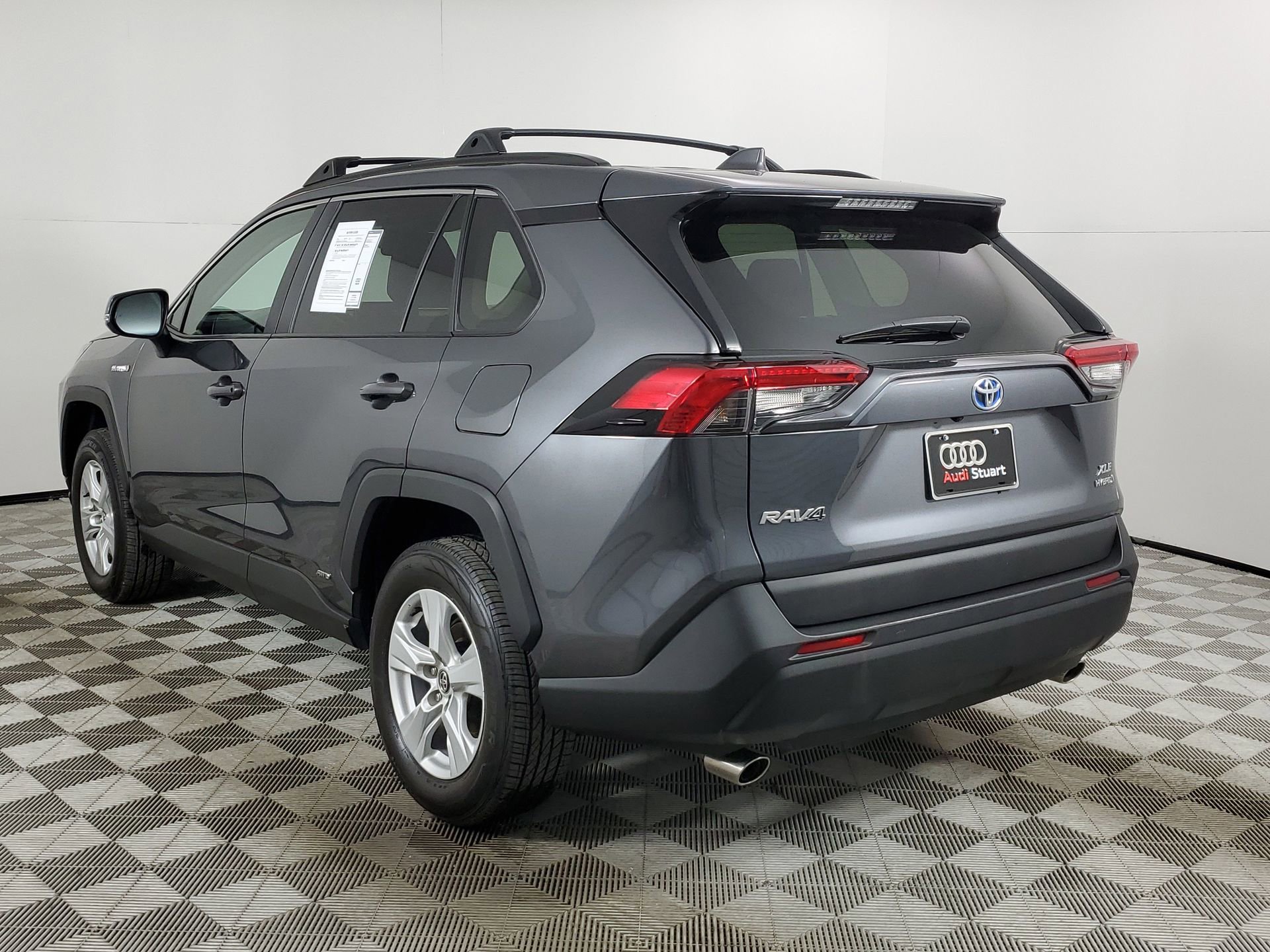 Used 2021 Toyota RAV4 XLE w/ Convenience Package image 8