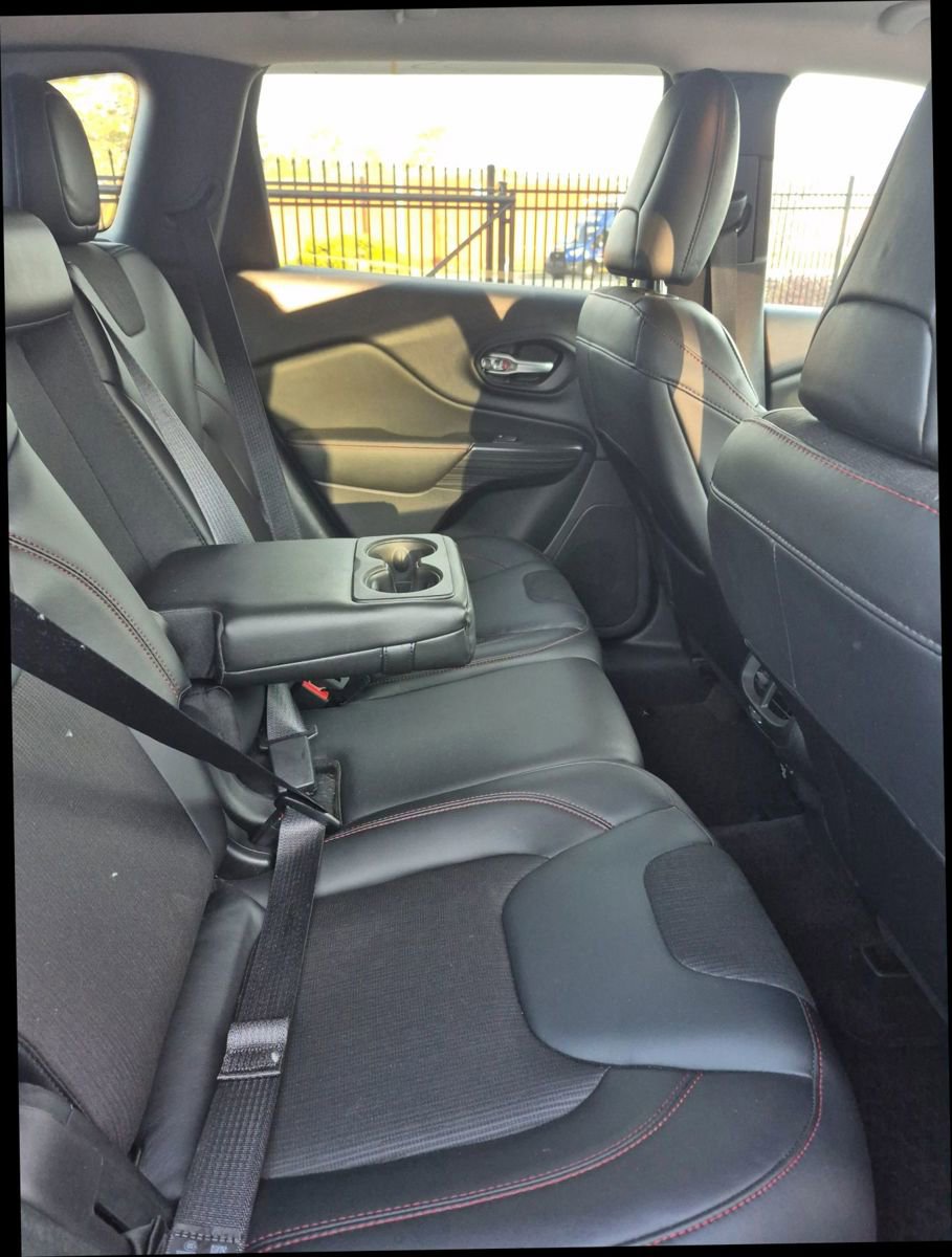 Used 2016 Jeep Cherokee Trailhawk w/ Cold Weather Group image 9