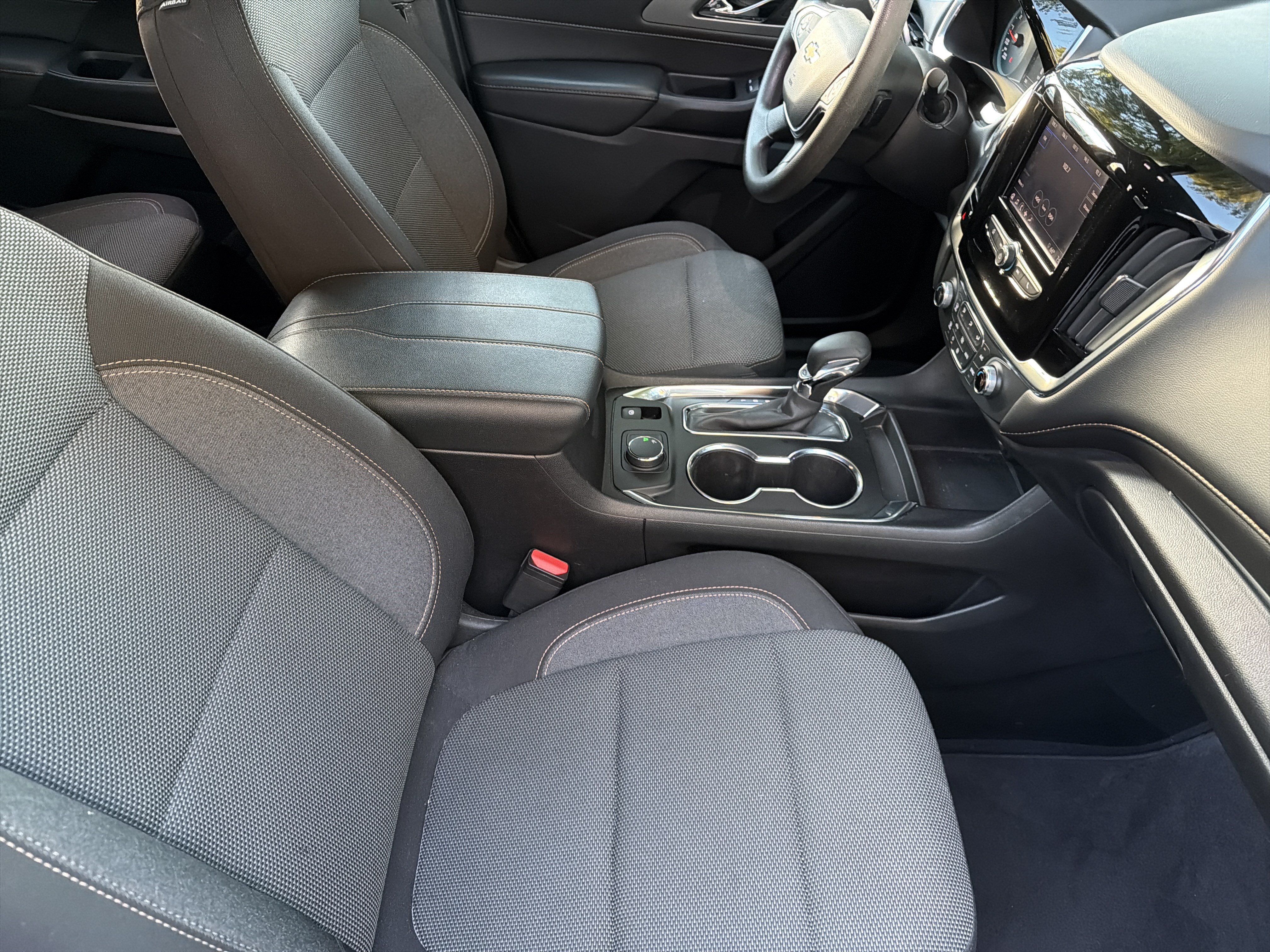 Used 2021 Chevrolet Traverse LS FWD image 40