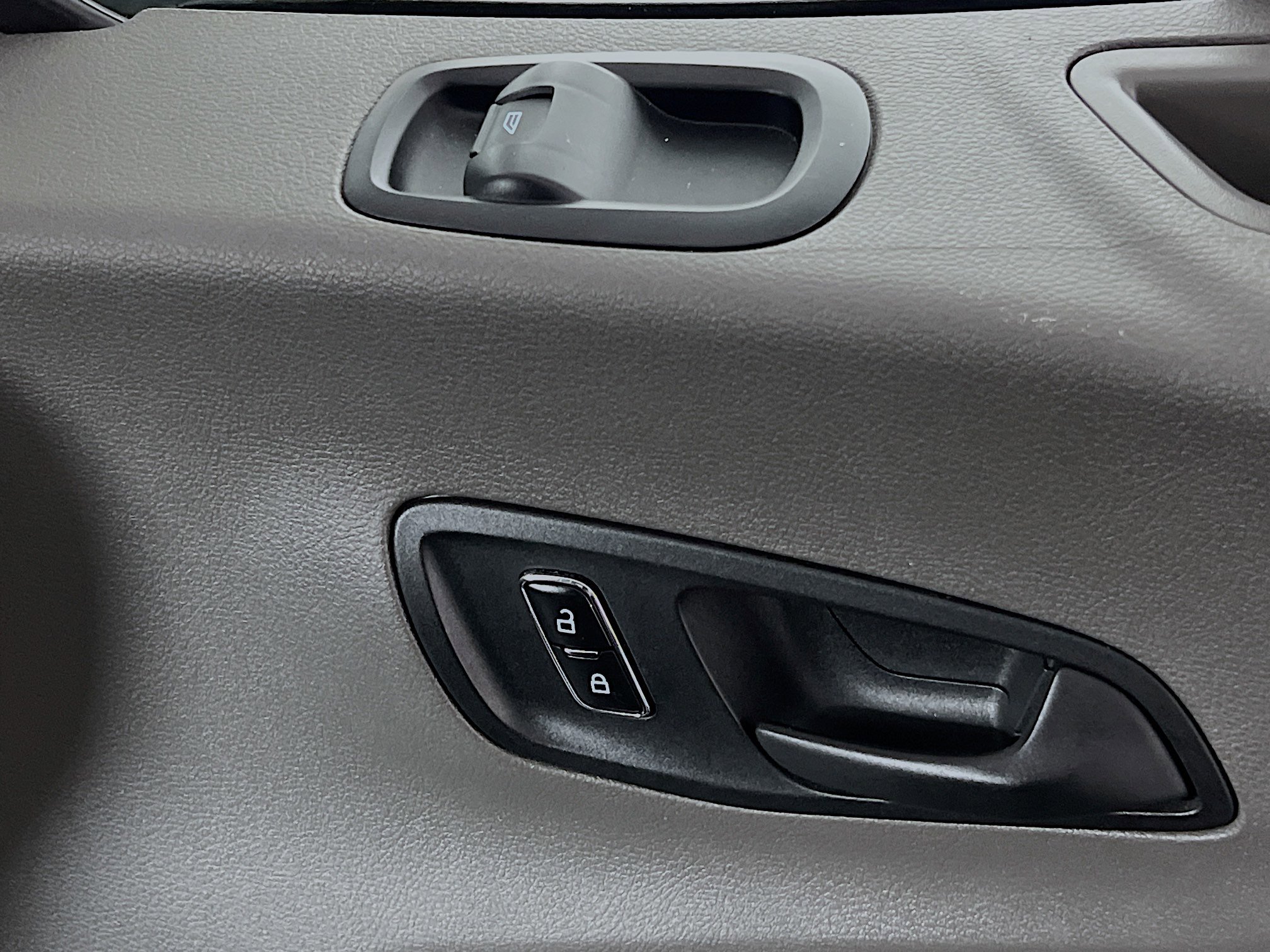 Used 2023 Ford Transit 350 XLT image 29