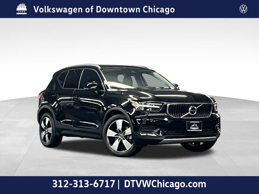 Used 2020 Volvo XC40 T5 Momentum image 1