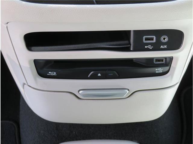 Used 2019 Chrysler Pacifica Limited FWD image 10