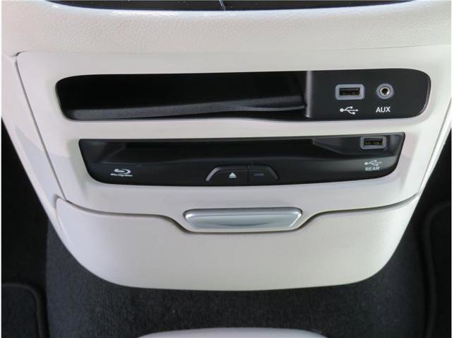 Used 2019 Chrysler Pacifica Limited image 10