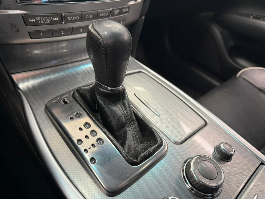 Used 2019 INFINITI Q70 Luxe RWD image 45