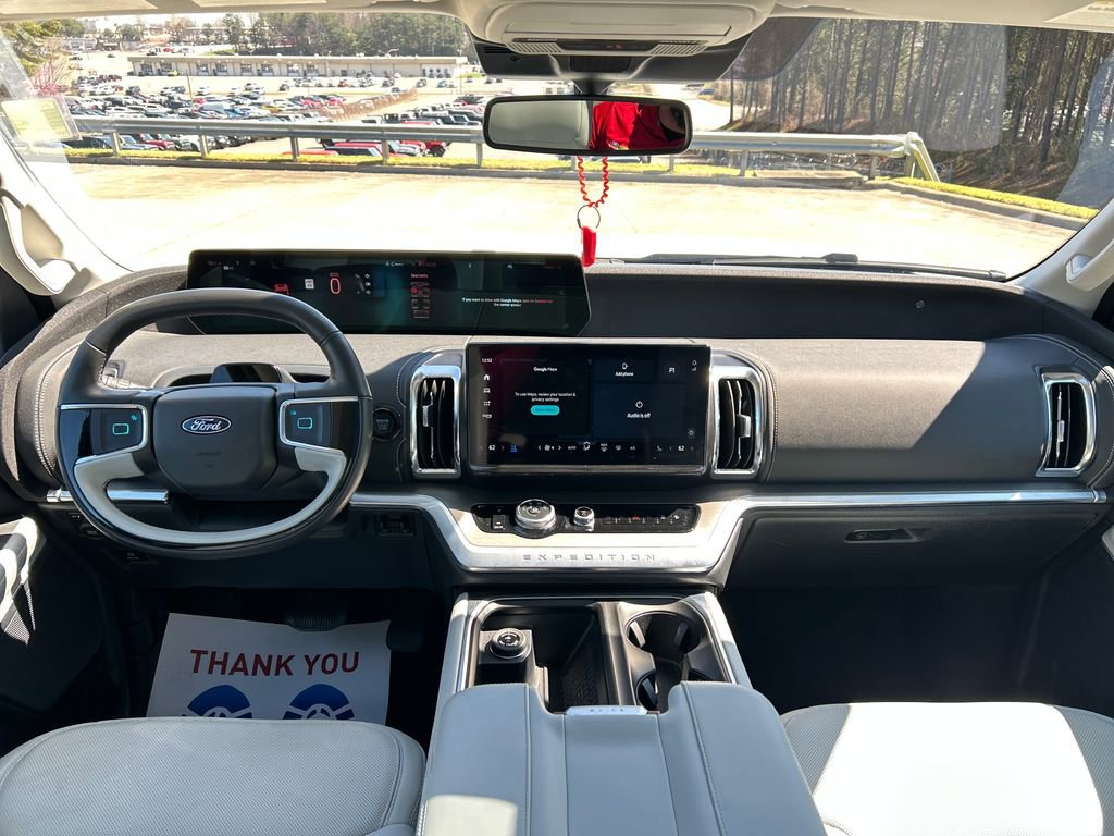 Used 2025 Ford Expedition Platinum image 14