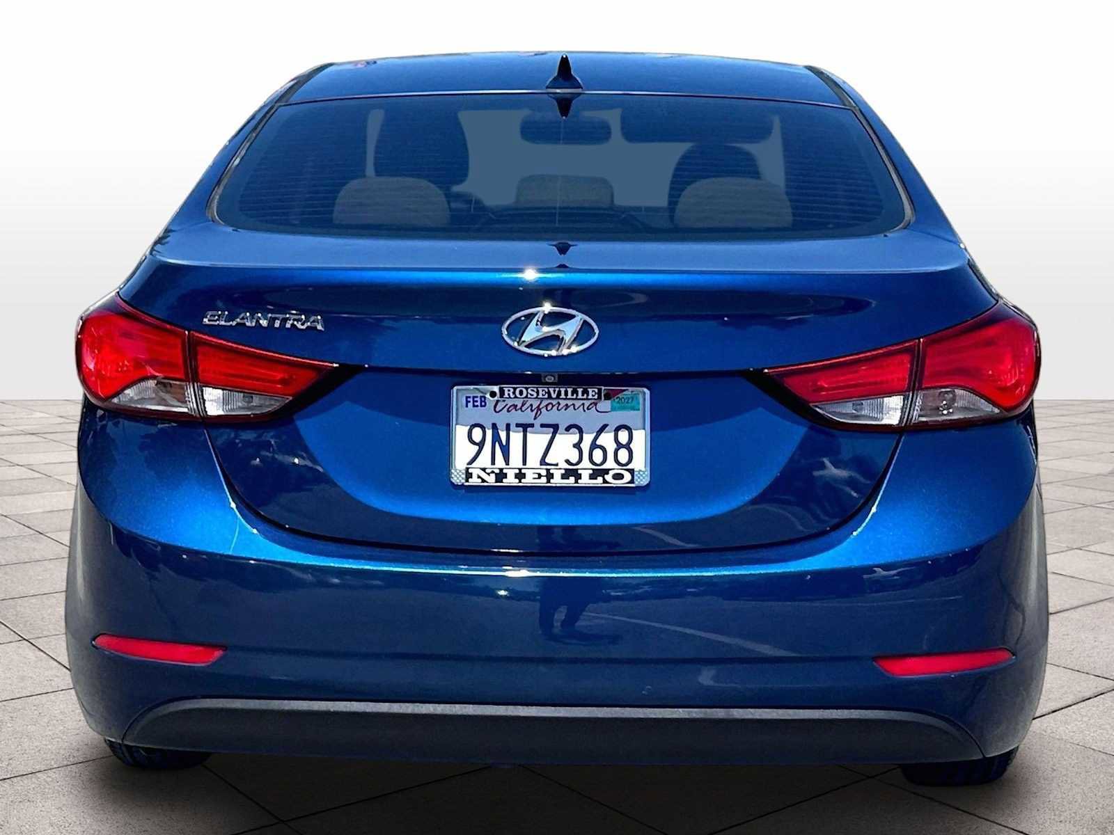 Used 2015 Hyundai Elantra SE w/ Option Group 02 FWD image 7
