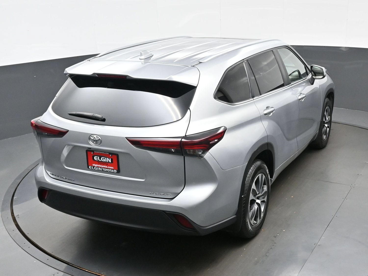 Used 2024 Toyota Highlander XLE AWD/4WD image 42