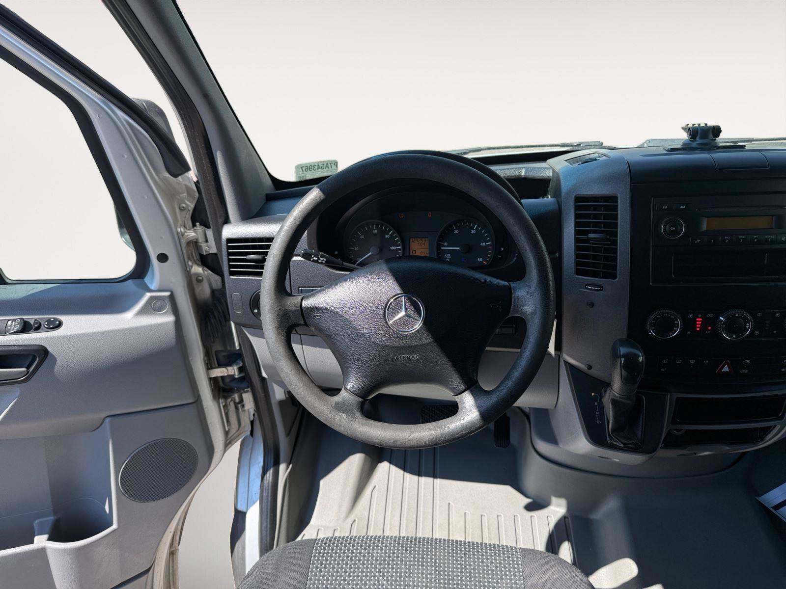 Used 2010 Mercedes-Benz Sprinter 2500 image 12