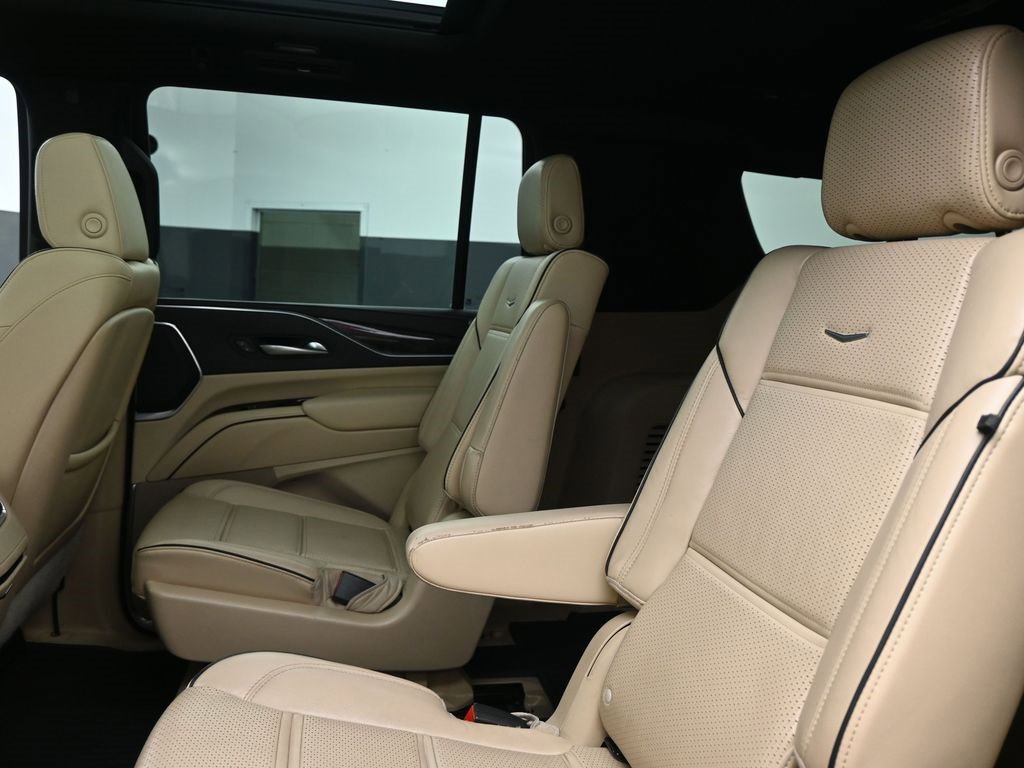 Used 2023 Cadillac Escalade ESV Premium Luxury image 10