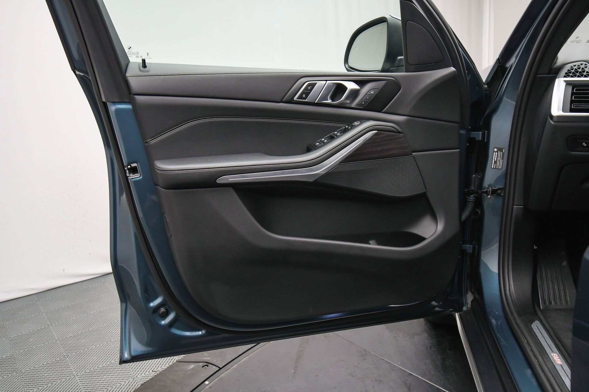 Used 2024 BMW X5 xDrive40i w/ Parking Assistance Package image 44