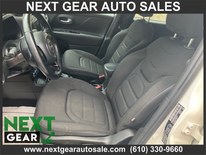 Used 2017 Jeep Renegade Altitude AWD/4WD image 5