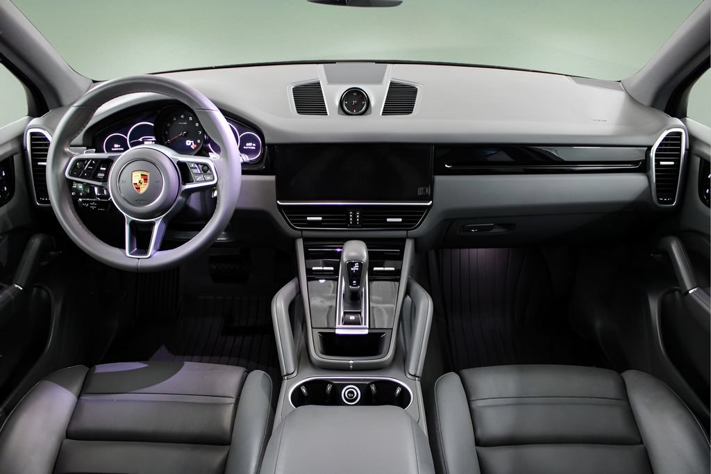 Used 2023 Porsche Cayenne AWD/4WD image 16