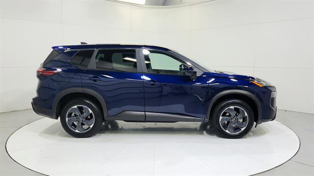Certified 2025 Nissan Rogue SV image 9