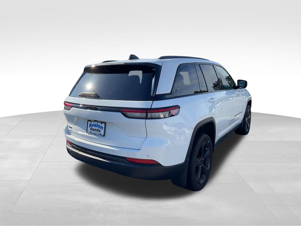 Used 2023 Jeep Grand Cherokee Altitude image 9