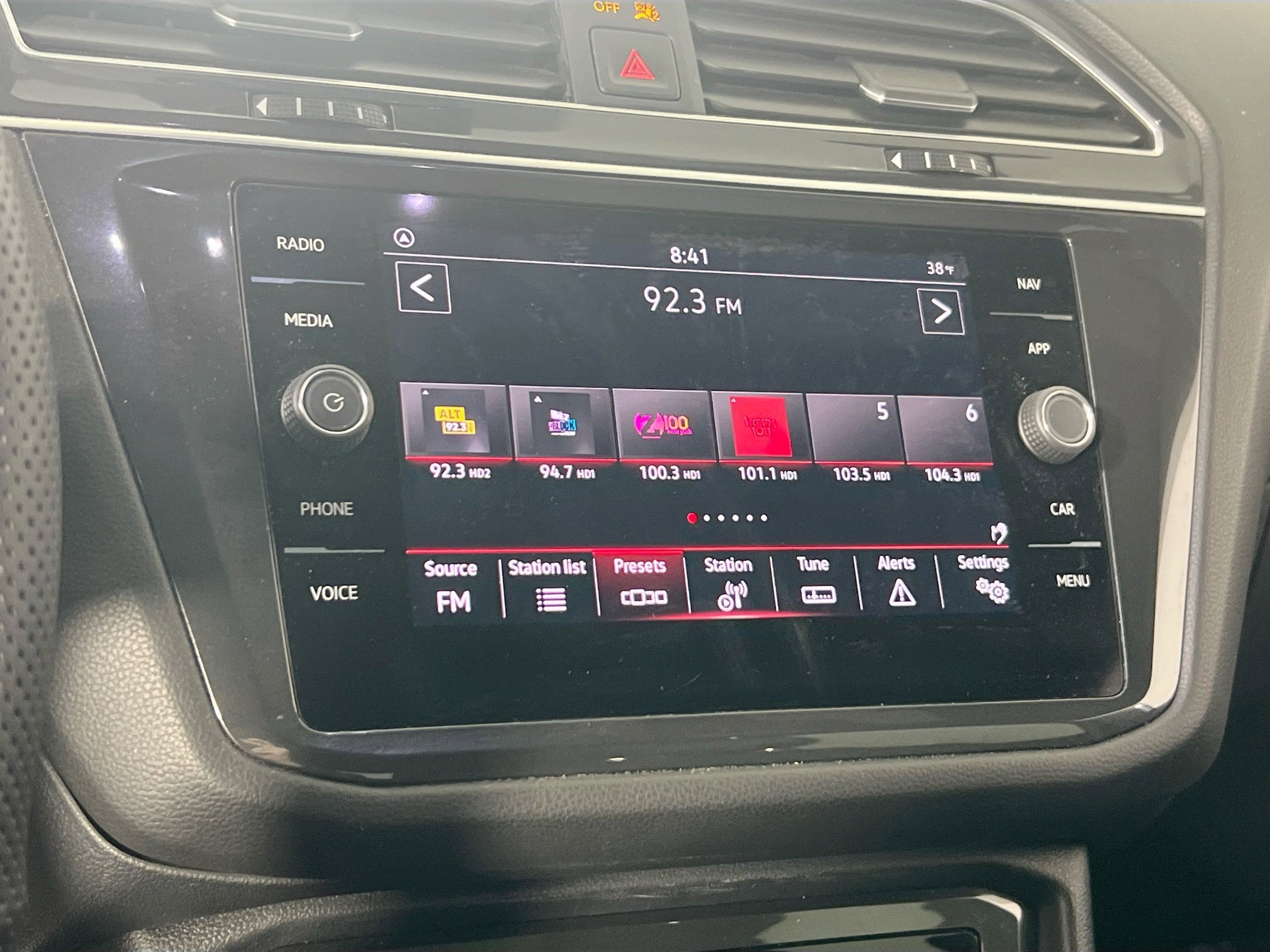 Used 2022 Volkswagen Tiguan SEL R-Line AWD/4WD image 15