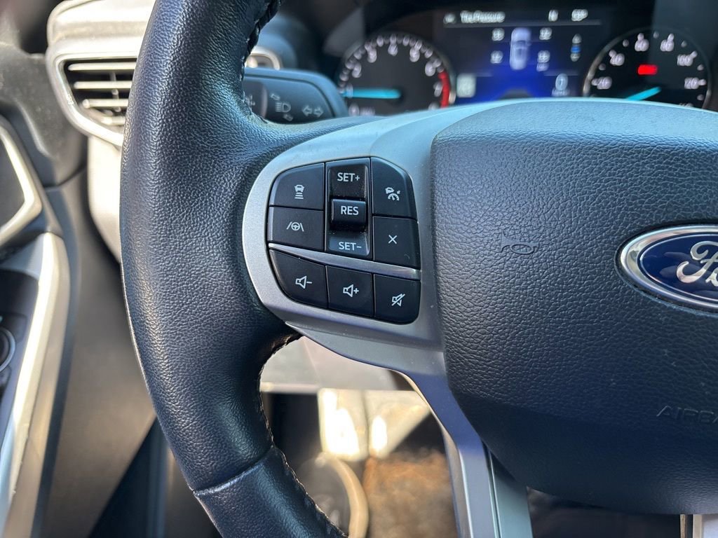 Used 2023 Ford Explorer XLT w/ Equipment Group 202A AWD/4WD image 7