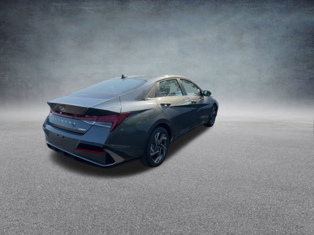 New 2025 Hyundai Elantra Limited image 21