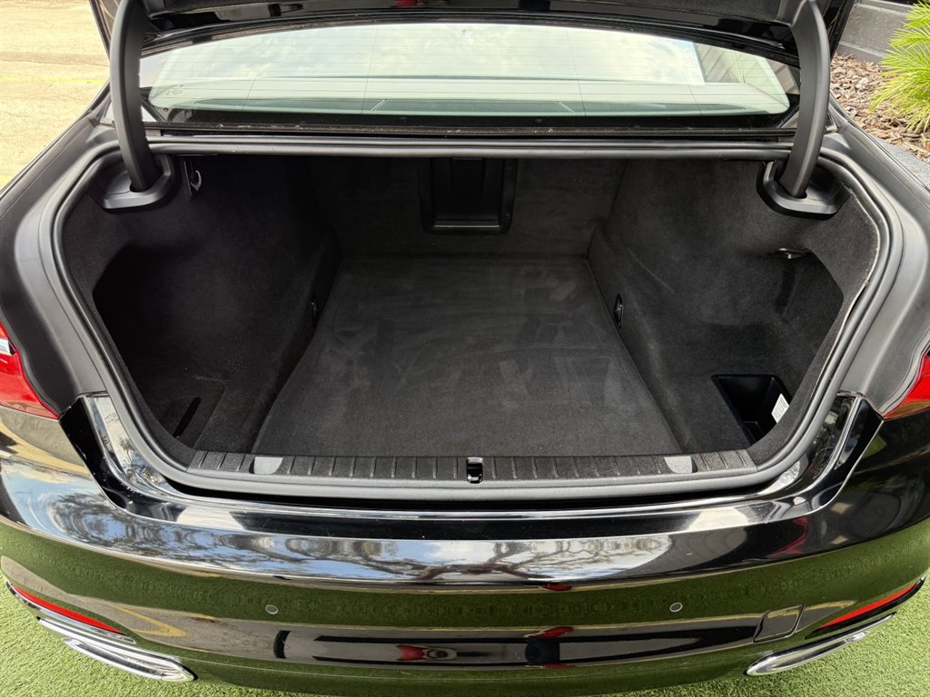 Used 2019 BMW 740i xDrive image 33